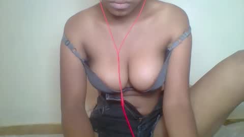 zyraelle_01 online show from 05/28/26, 08:22