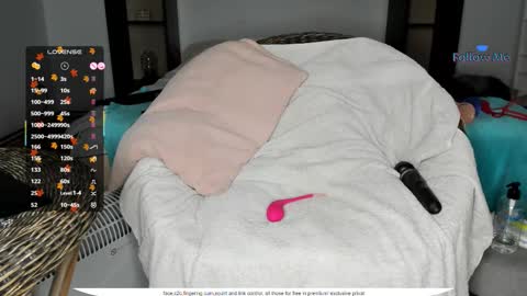 Snapshot of zzzbutterflyxxx chatting on 10/24/25, 10:00 Miss Carla online show from 10/24/25, 10:00
