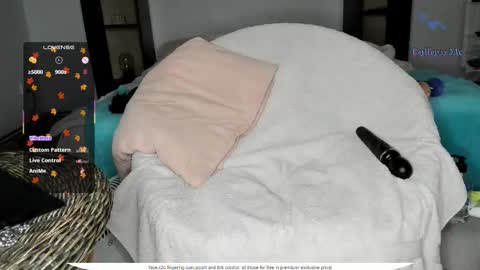 Snapshot of zzzbutterflyxxx chatting on 10/27/25, 09:46 Miss Carla online show from 10/27/25, 09:46