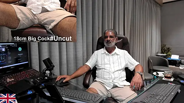 Snapshot of OnlineBossUK chatting on 05/19/26, 01:56 OnlineBossUK online show from 05/19/26, 01:56