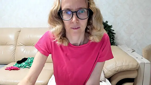 Snapshot of angelmommu chatting on 01/13/25, 06:38 angelmommu online show from 01/13/25, 06:38