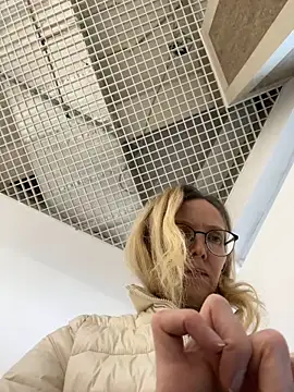 Snapshot of angelmommu chatting on 02/02/25, 12:02 angelmommu online show from 02/02/25, 12:02