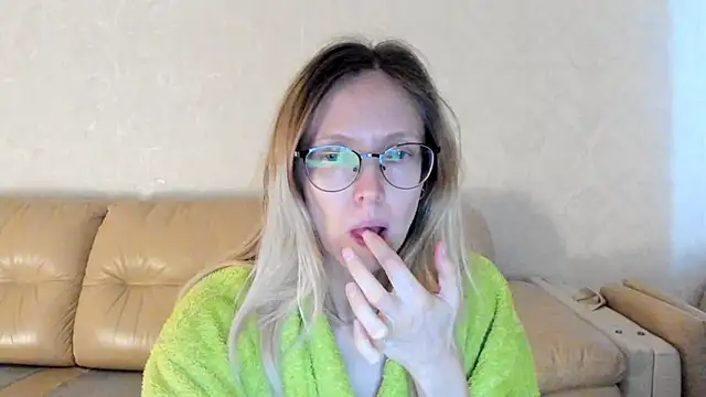 Snapshot of angelmommu chatting on 02/25/25, 05:08 angelmommu online show from 02/25/25, 05:08