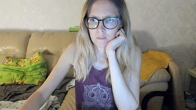 Snapshot of angelmommu chatting on 03/18/25, 06:48 angelmommu online show from 03/18/25, 06:48