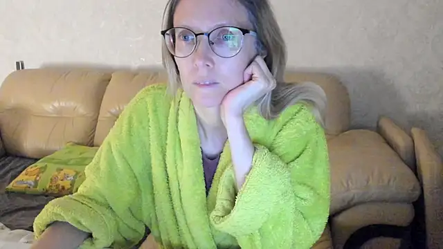 Snapshot of angelmommu chatting on 03/19/25, 05:17 angelmommu online show from 03/19/25, 05:17