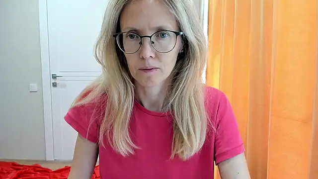 Snapshot of angelmommu chatting on 09/20/25, 05:52 angelmommu online show from 09/20/25, 05:52