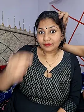 Snapshot of MOM-SUN-COUPLE chatting on 02/15/25, 04:45 MOM-SUN-COUPLE online show from 02/15/25, 04:45