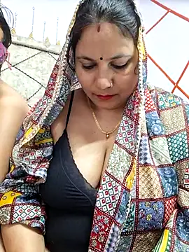 Snapshot of MOM-SUN-COUPLE chatting on 03/01/25, 08:10 MOM-SUN-COUPLE online show from 03/01/25, 08:10