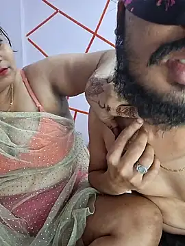 Snapshot of MOM-SUN-COUPLE chatting on 03/06/25, 05:00 MOM-SUN-COUPLE online show from 03/06/25, 05:00