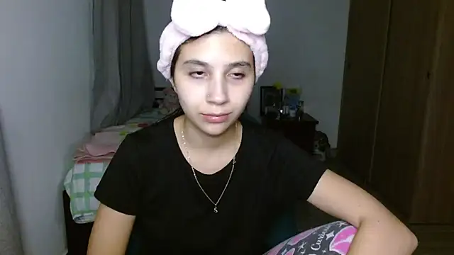 mia  lopez  online show from 09/23/25, 05:10