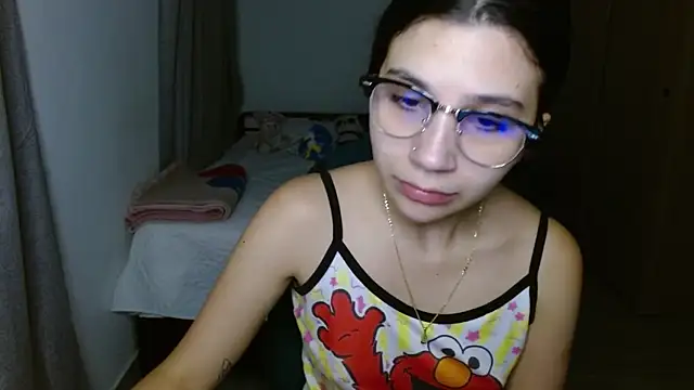 mia  lopez  online show from 11/06/25, 02:12