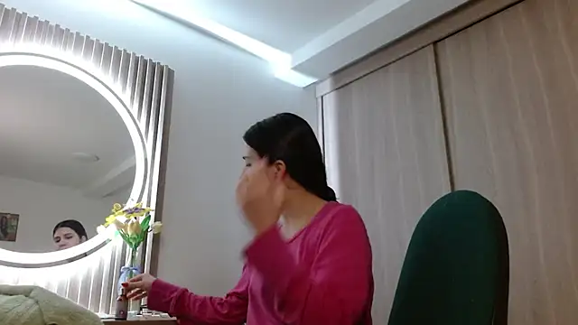 mia  lopez  online show from 12/02/25, 04:18