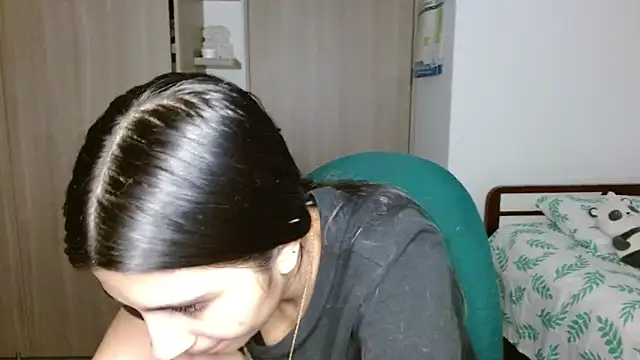 mia  lopez  online show from 12/18/25, 04:18