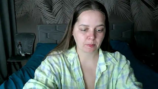 uliastar online show from 11/21/25, 08:24