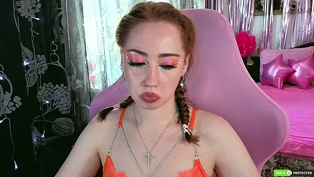 Snapshot of TinaBrook chatting on 06/17/26, 05:43 TinaBrook online show from 06/17/26, 05:43