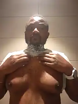 Snapshot of douksm chatting on 01/14/25, 12:24 douksm online show from 01/14/25, 12:24