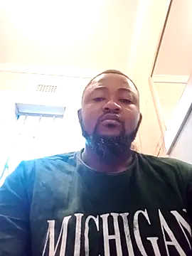 Snapshot of douksm chatting on 01/27/25, 03:47 douksm online show from 01/27/25, 03:47