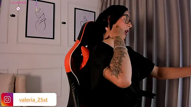 valeriia25  online show from 11/28/25, 10:23