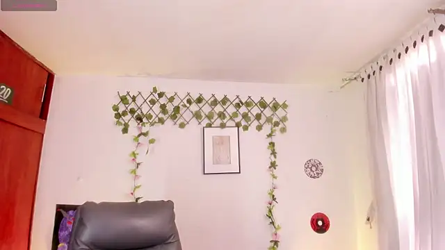 Snapshot of Cata_green chatting on 11/12/25, 08:08 Cata green online show from 11/12/25, 08:08