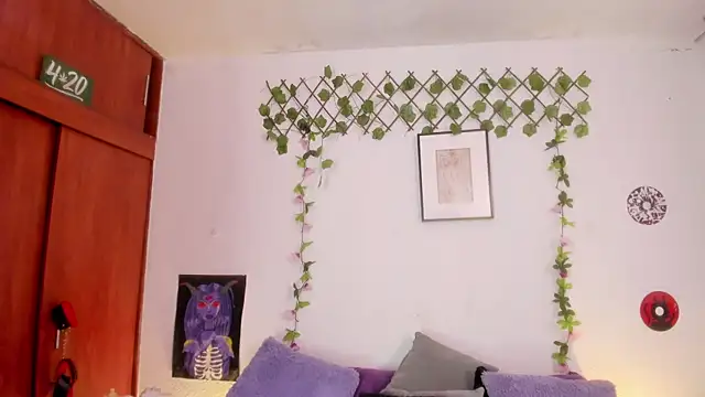 Snapshot of Cata_green chatting on 11/25/25, 08:09 Cata green online show from 11/25/25, 08:09