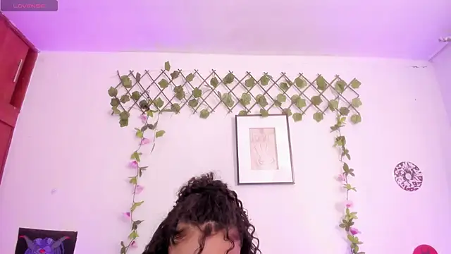 Snapshot of Cata_green chatting on 11/28/25, 08:00 Cata green online show from 11/28/25, 08:00