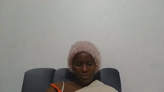 sluttylaura21 online show from 06/19/26, 05:39