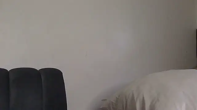 sluttylaura21 online show from 07/05/26, 05:58