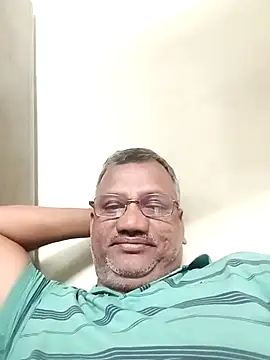 Snapshot of StarPacifist6 chatting on 12/17/25, 04:13 StarPacifist6 online show from 12/17/25, 04:13