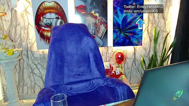 Snapshot of EmiTranny chatting on 03/21/25, 12:51 EmiTranny online show from 03/21/25, 12:51