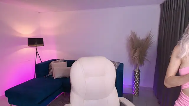 Snapshot of emilly_smith_1 chatting on 03/20/25, 03:13 emilly smith 1 online show from 03/20/25, 03:13