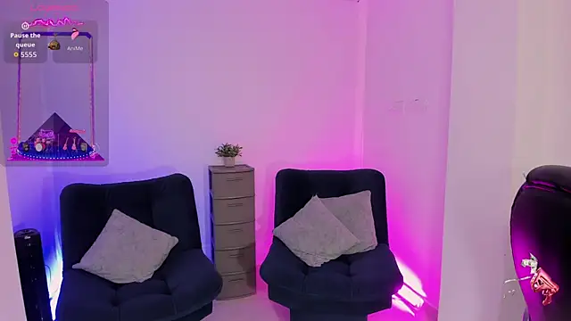 Snapshot of emilly_smith_1 chatting on 11/13/25, 03:05 emilly smith 1 online show from 11/13/25, 03:05