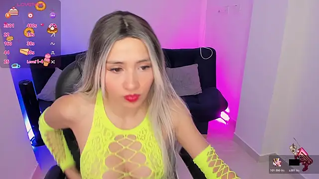 Snapshot of emilly_smith_1 chatting on 11/29/25, 07:22 emilly smith 1 online show from 11/29/25, 07:22