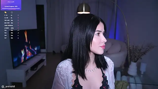 Snapshot of anniehillofficial chatting on 09/16/25, 08:43 anniehillofficial online show from 09/16/25, 08:43