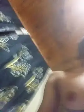 Snapshot of Linex06 chatting on 02/27/26, 11:16 Linex06 online show from 02/27/26, 11:16