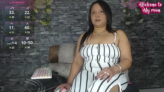 Danna Paolaa  online show from 02/18/25, 02:05