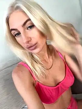 Snapshot of Mia_Roxie chatting on 10/16/25, 02:34 Mia Roxie online show from 10/16/25, 02:34