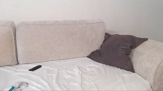 Snapshot of Mia_Roxie chatting on 10/18/25, 02:25 Mia Roxie online show from 10/18/25, 02:25