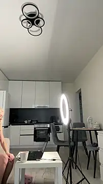 Snapshot of Mia_Roxie chatting on 11/19/25, 03:06 Mia Roxie online show from 11/19/25, 03:06