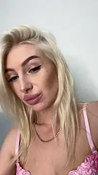 Snapshot of Mia_Roxie chatting on 11/26/25, 02:23 Mia Roxie online show from 11/26/25, 02:23