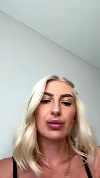 Snapshot of Mia_Roxie chatting on 07/08/26, 02:38 Mia Roxie online show from 07/08/26, 02:38