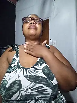 Snapshot of YELLOW_BONE chatting on 01/08/25, 12:38 YELLOW BONE online show from 01/08/25, 12:38