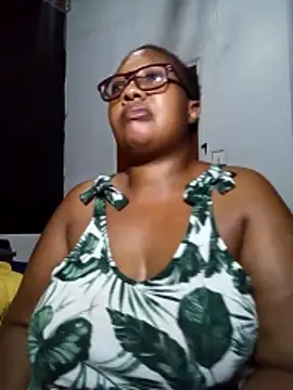 Snapshot of YELLOW_BONE chatting on 01/08/25, 08:39 YELLOW BONE online show from 01/08/25, 08:39