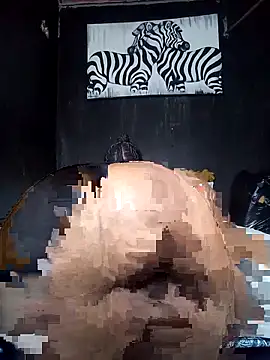 Snapshot of YELLOW_BONE chatting on 01/17/25, 08:45 YELLOW BONE online show from 01/17/25, 08:45