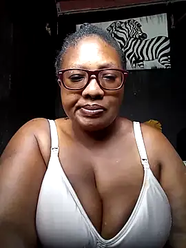 Snapshot of YELLOW_BONE chatting on 01/19/25, 11:12 YELLOW BONE online show from 01/19/25, 11:12