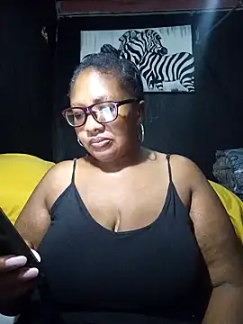 Snapshot of YELLOW_BONE chatting on 01/20/25, 12:46 YELLOW BONE online show from 01/20/25, 12:46