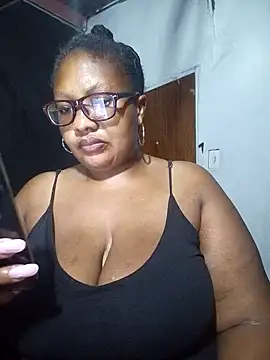 Snapshot of YELLOW_BONE chatting on 01/22/25, 01:10 YELLOW BONE online show from 01/22/25, 01:10