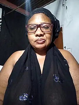 Snapshot of YELLOW_BONE chatting on 01/30/25, 01:22 YELLOW BONE online show from 01/30/25, 01:22