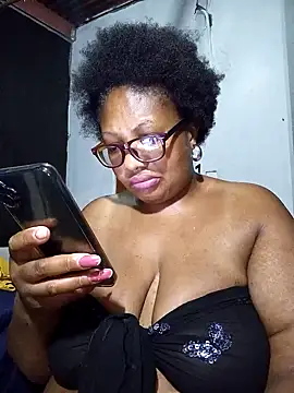 Snapshot of YELLOW_BONE chatting on 02/02/25, 01:02 YELLOW BONE online show from 02/02/25, 01:02