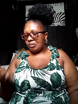 Snapshot of YELLOW_BONE chatting on 02/10/25, 07:47 YELLOW BONE online show from 02/10/25, 07:47