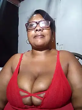 Snapshot of YELLOW_BONE chatting on 02/11/25, 08:20 YELLOW BONE online show from 02/11/25, 08:20